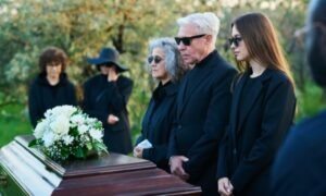 Descubre cómo son los cuidados postmortem, cómo es su proceso y qué materiales y equipos son necesarios para realizarlos.