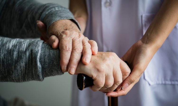 Qué aprenderás en el curso de auxiliar de enfermería geriátrica de Instituto HES