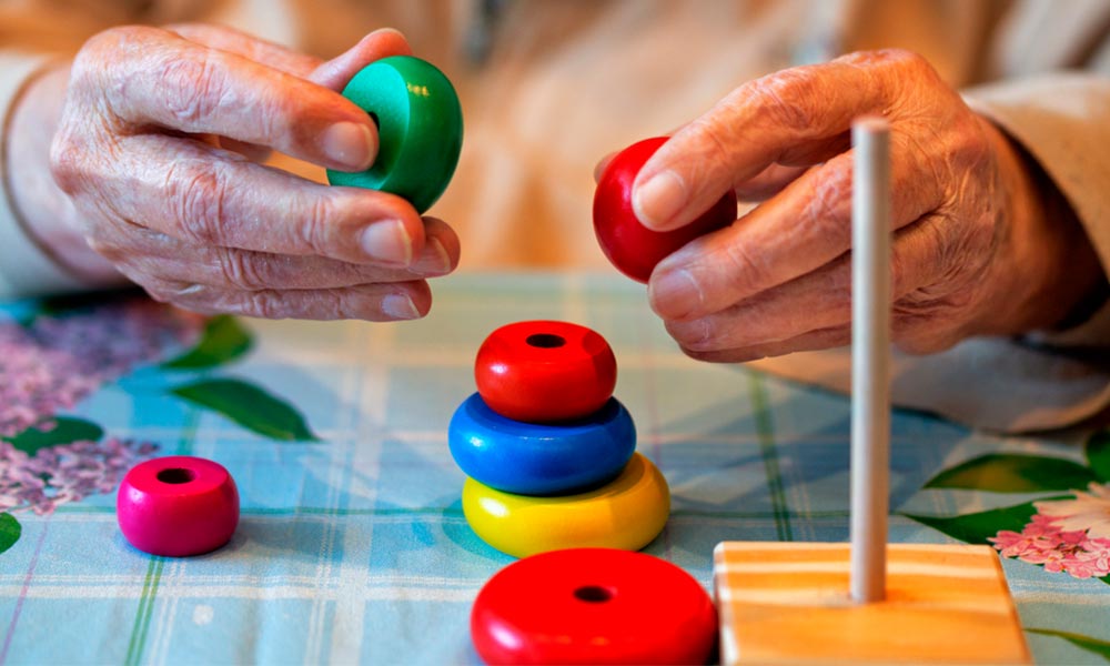 Hablamos sobre los ejercicios para personas con Alzheimer que pueden mitigar el avance de la enfermedad.